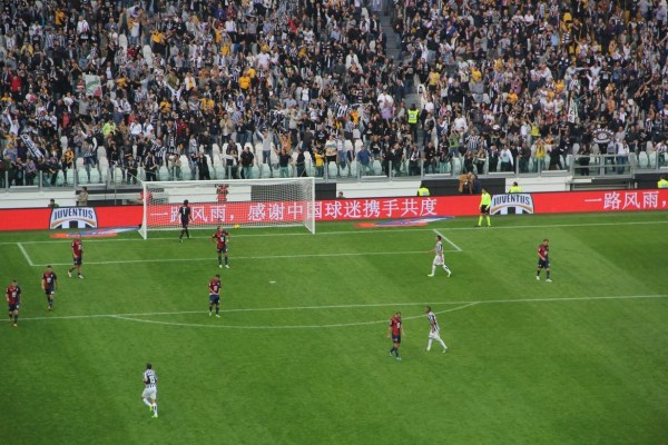  国际米兰定位球战术奏效，头槌破门拿下热那亚